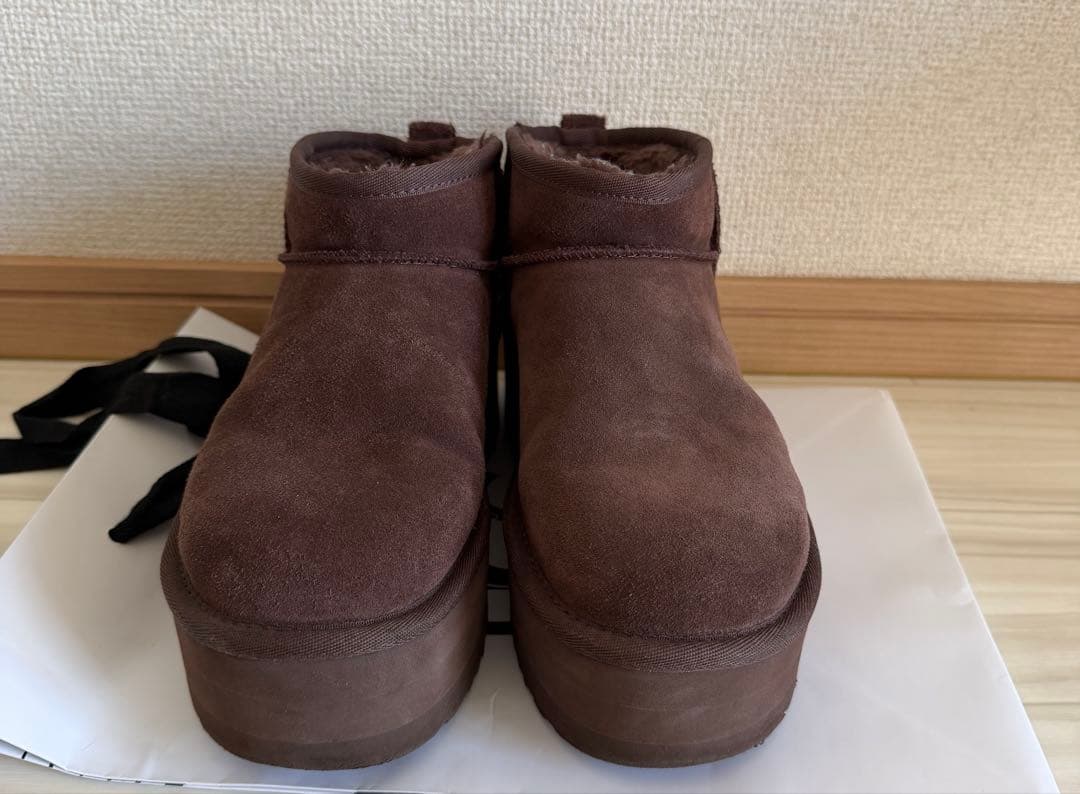 UGG クラシックウルトラミニプラットフォーム バーントシダー