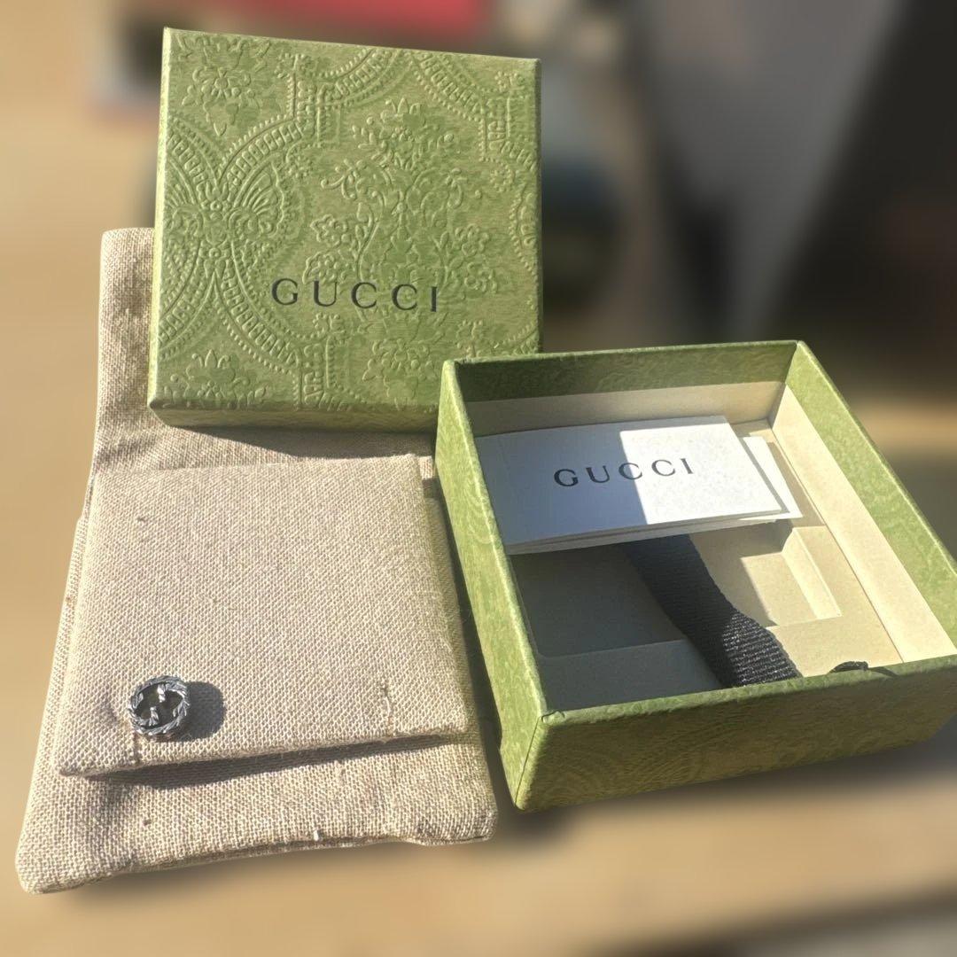 K*.様 GUCCI シルバー ツイストデザイン ピアス