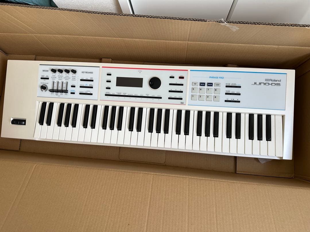 【ちさと】Roland JUNO-DS シンセサイザー　ホワイト