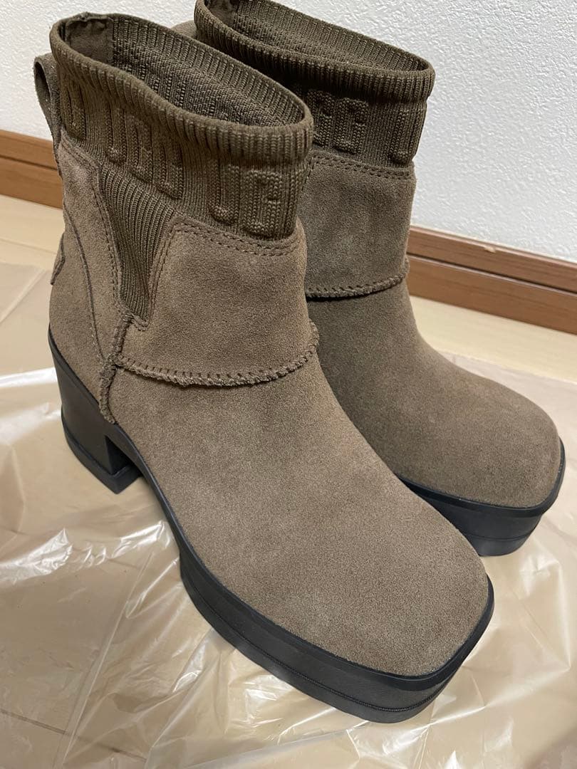 も*も様 美品　UGG モクシーチェルシー　ブラウン スエード ブーツ　23.5