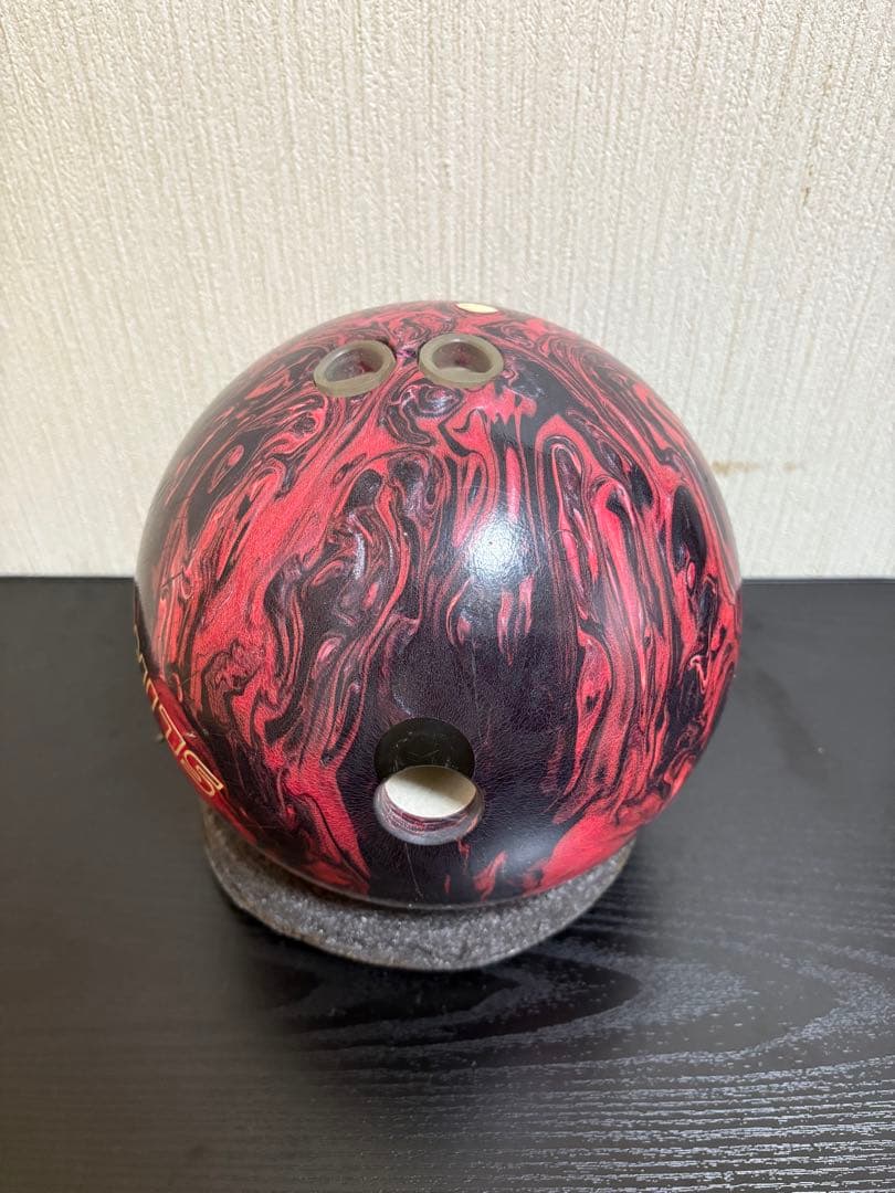 DV8 Damn Good ボウリングボール 黒赤