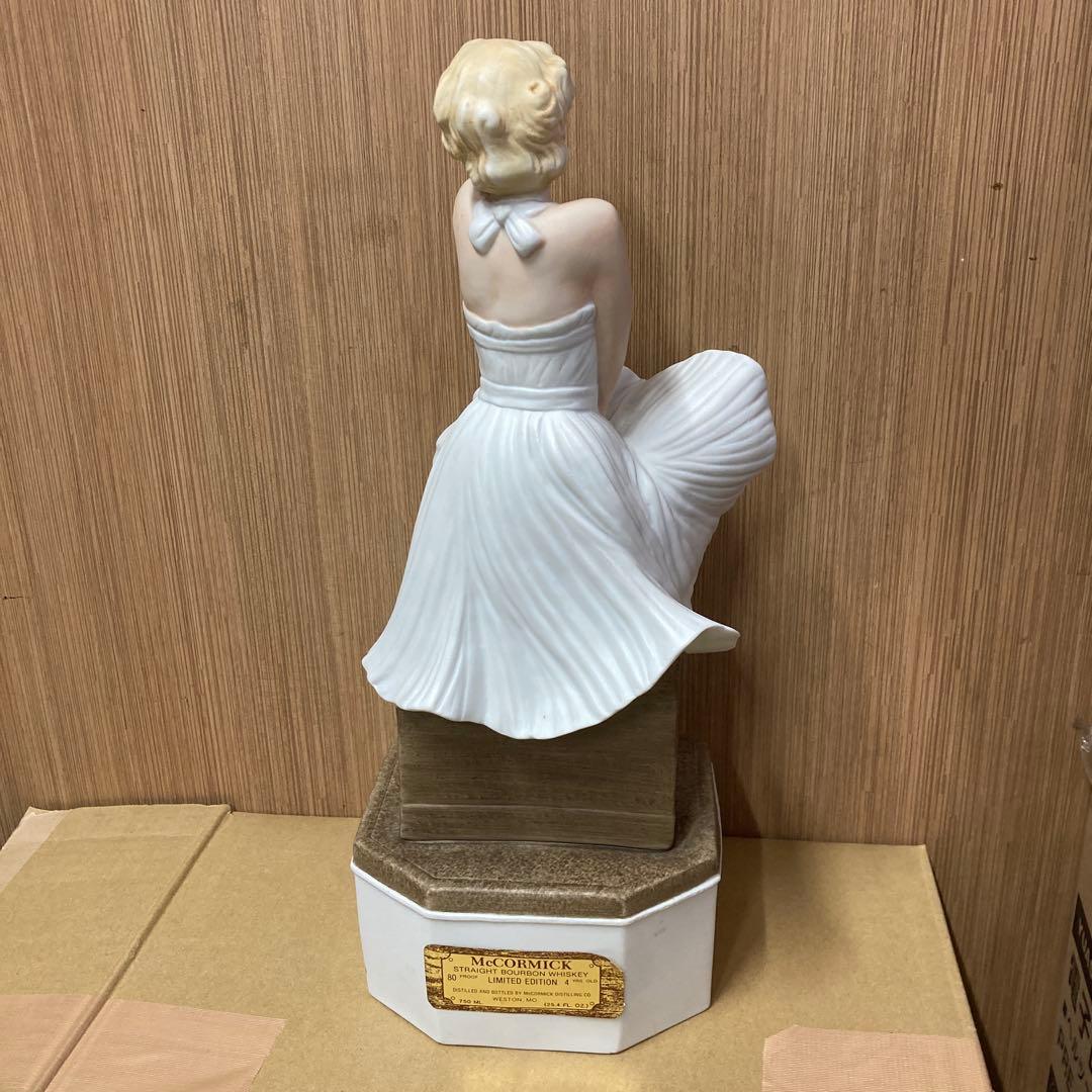 マリリンモンロー　7年目の浮気　陶器ボトル　　　ウイスキー