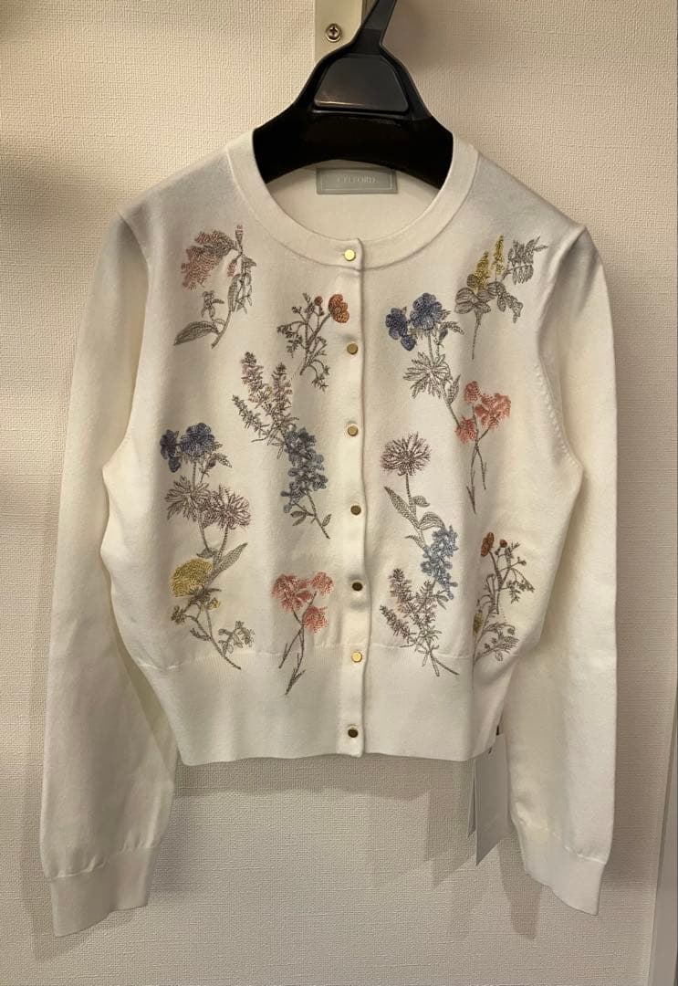 【新品未使用】CELFORDセルフォード♪フラワー刺繍カーディガン OWHT