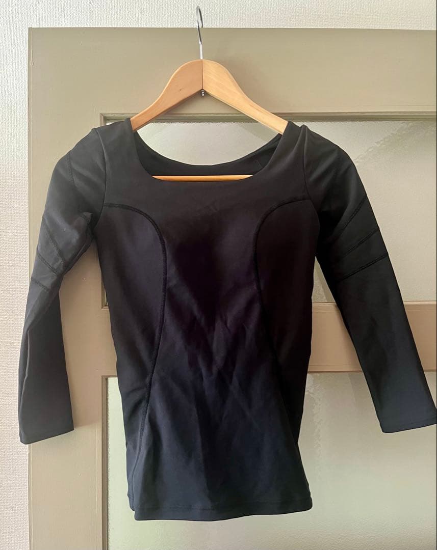 リントスル　ピラティス薄紫色 Vネック & 黒 ラウンドネック