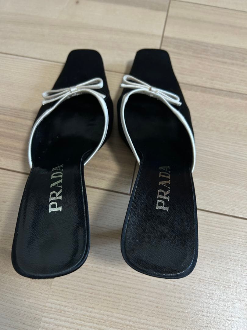 PRADA ブラック サテン ミュール リボン付き