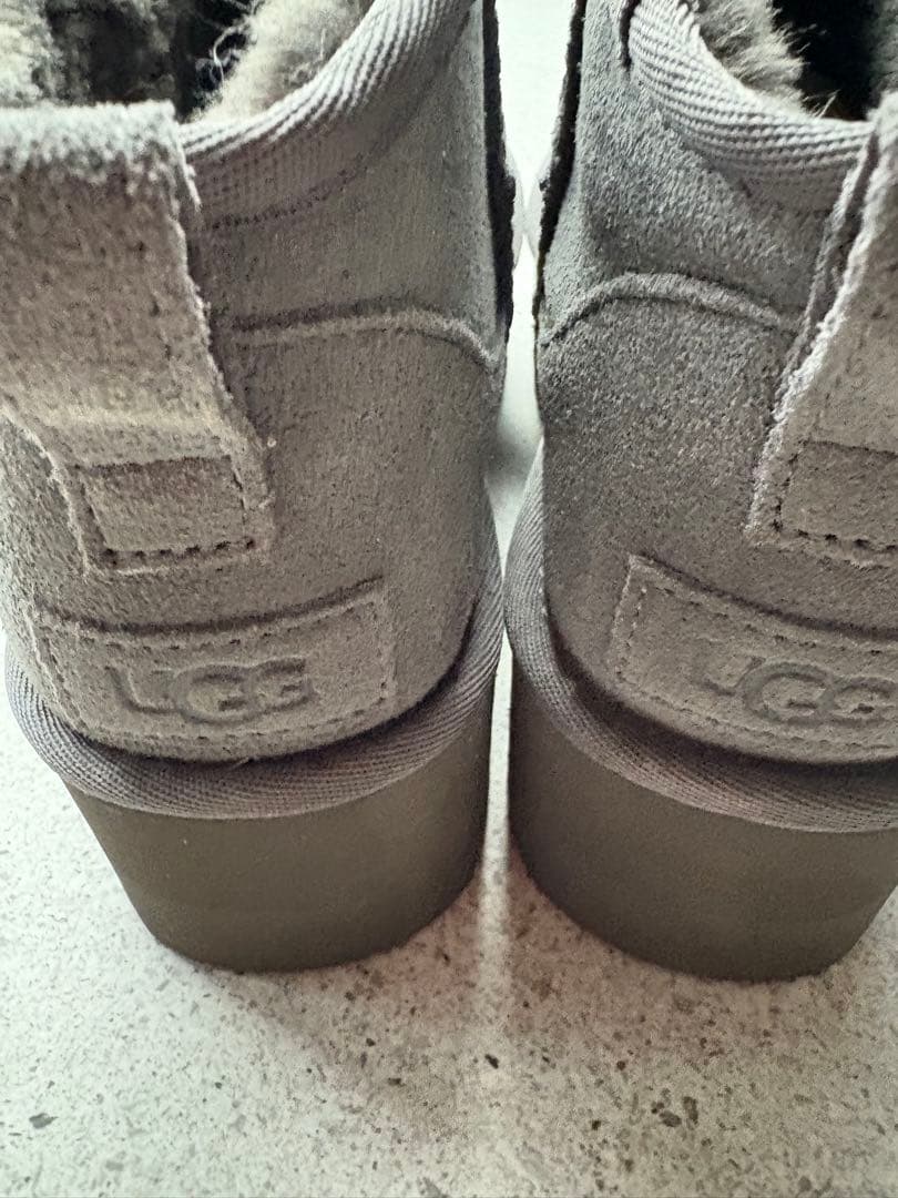 新品未使用UGG グレー 厚底ショートブーツ