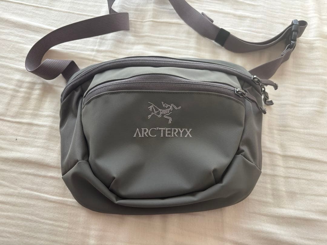 ARC'TERYX グレー ショルダーバッグ