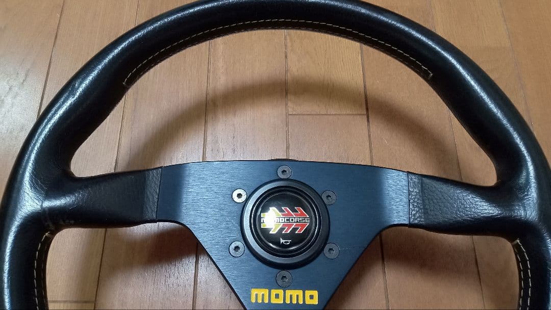 momo ステアリング　ボス付