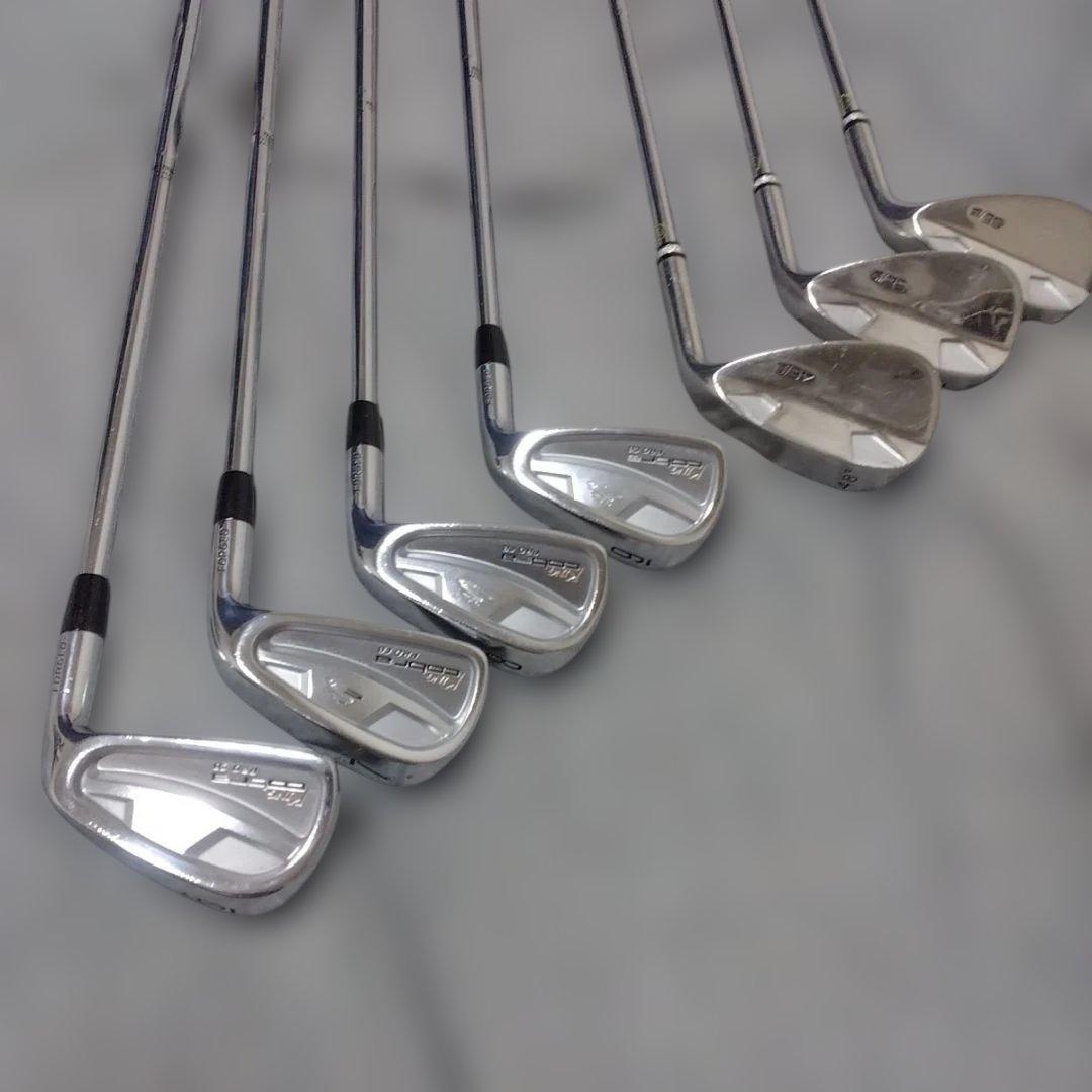 クラブ一式　アイアン4本、ウェッジ3本、ユーティリティ1本、FW 1本