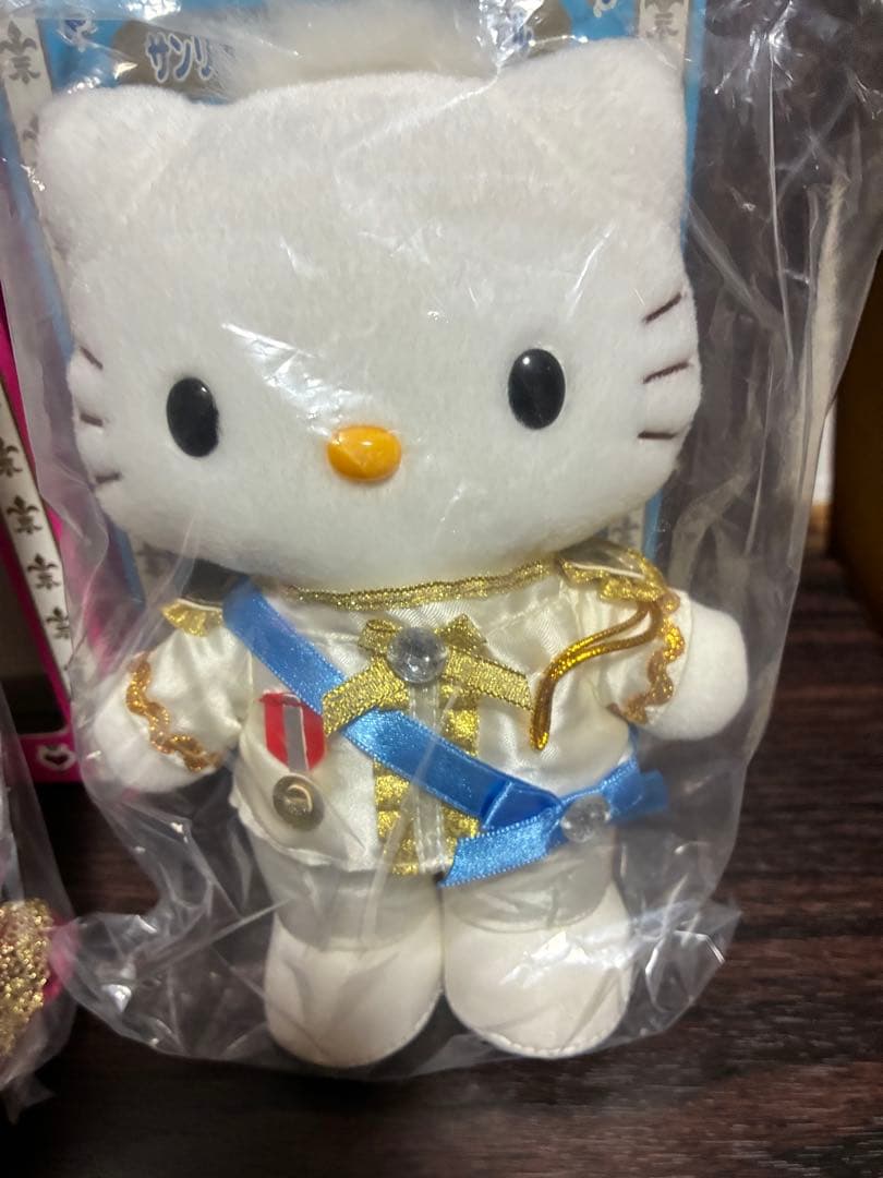 希少 激レア 新品 ハローキティ サンリオデラックスドレッシードール ぬいぐるみ