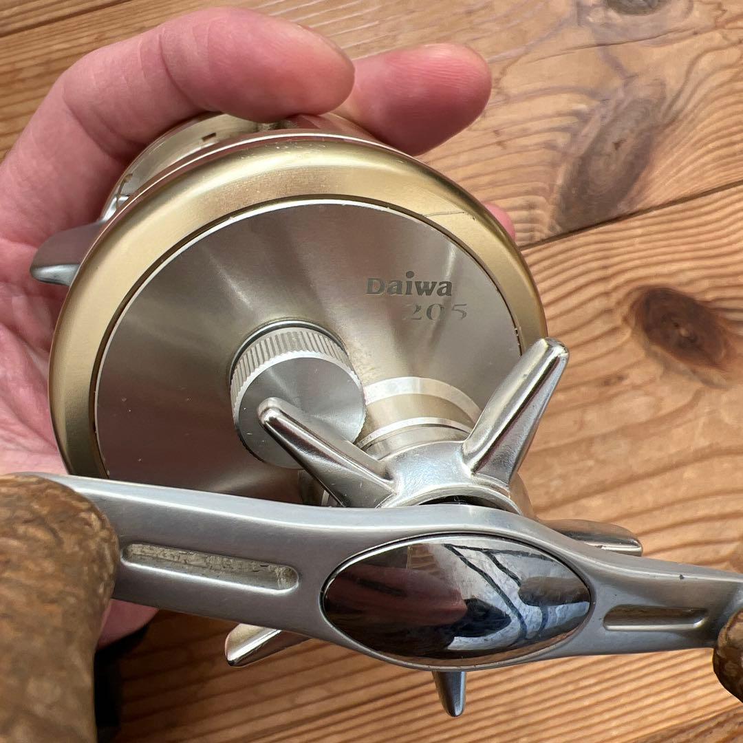 【釣り具・リール】ダイワ ミリオネアCV-Z205