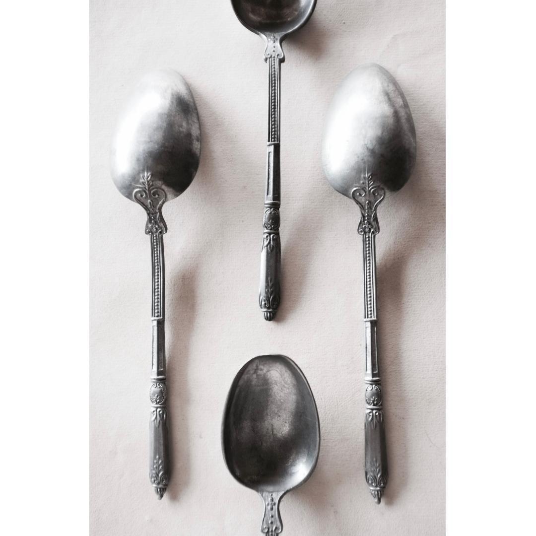 sold france 球とネオゴシックと縦長のスプーンとフォーク