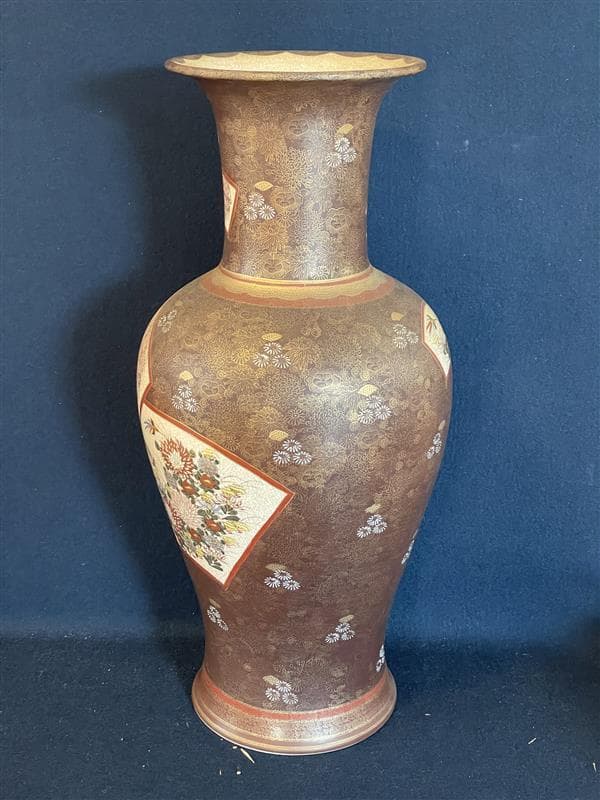 薩摩焼　連山作　色絵金襴手扇面花鳥風景図文大花瓶