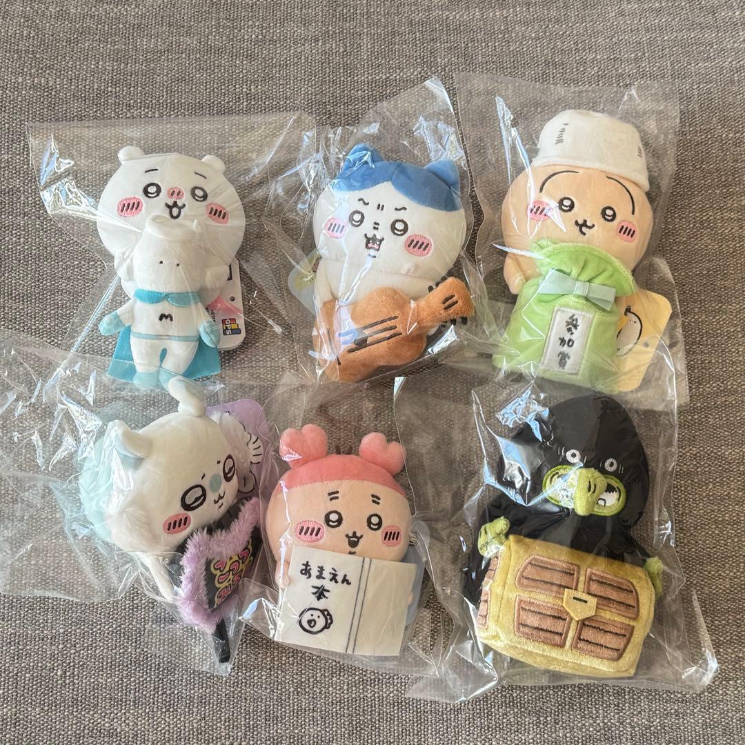 ちいかわ　デスクトップから見守るひっかけぬいぐるみ