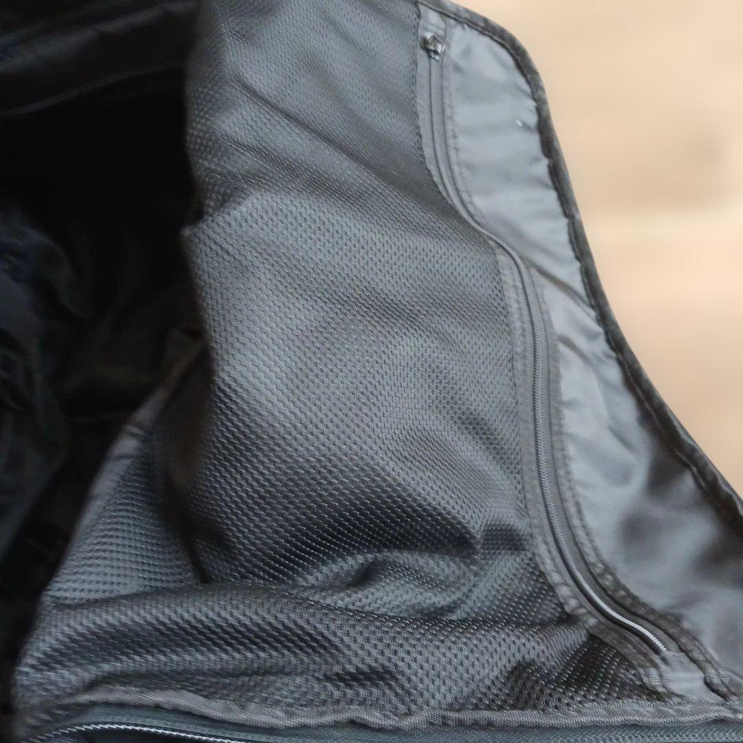 EGOZARU. ブラック ボストンバッグ