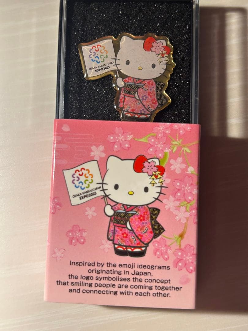 大阪万博　ハローキティ　ピンバッジ　非売品