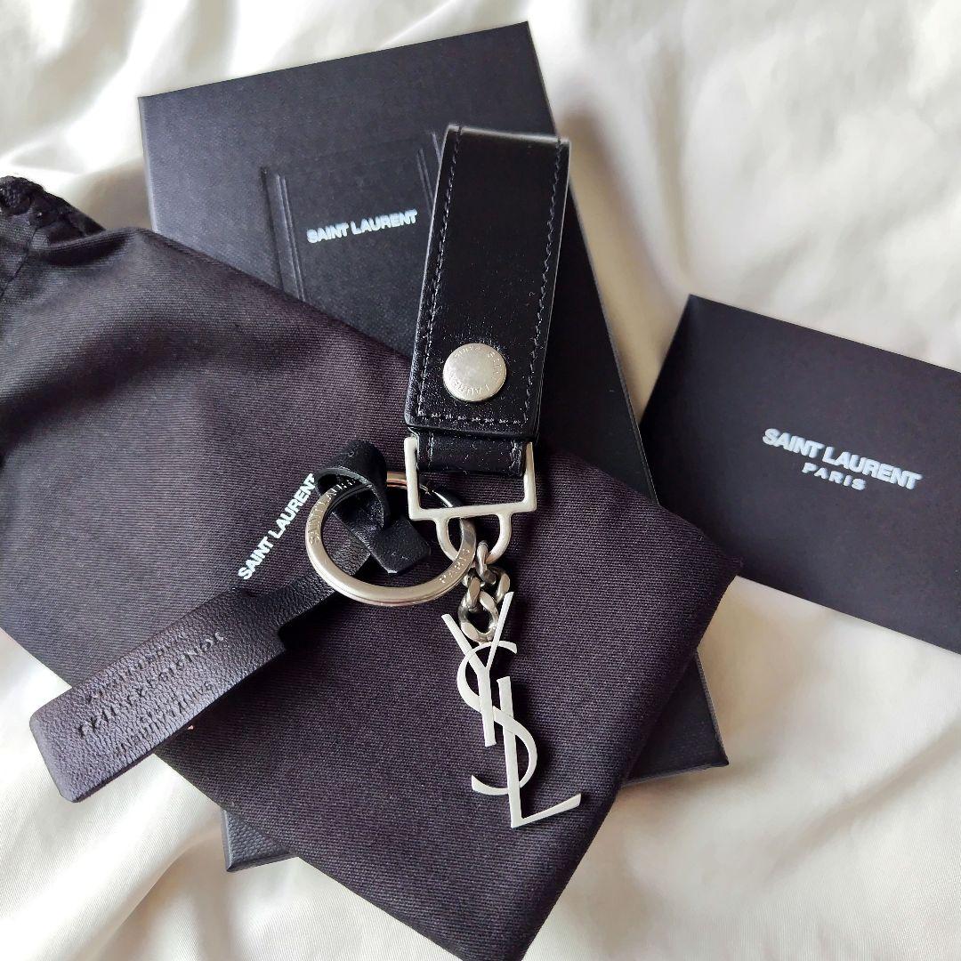Saint Laurent カサンドラ ブラックレザーキーホルダー