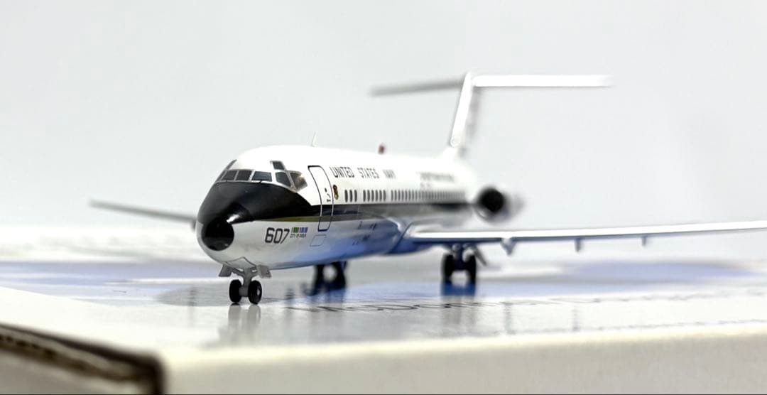 INFLIGHT 1/200 DC-9-30 アメリカ海軍C-9B