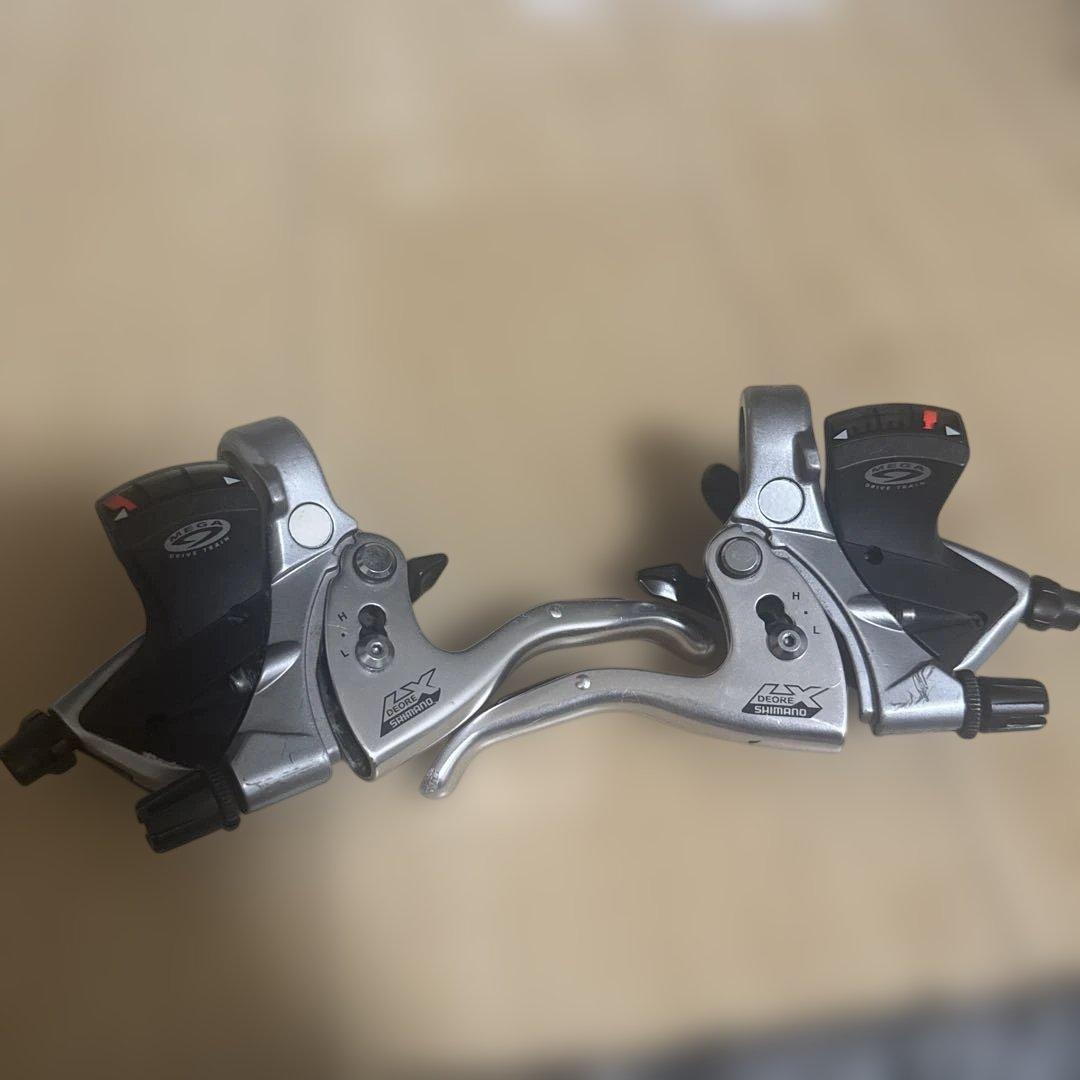ST-M570 SHIMANO　デオーレLX ブレーキレバー シフトレバー 兼用