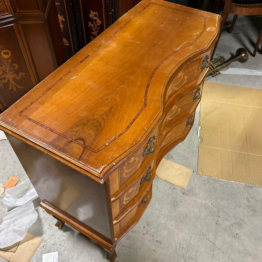 ダークブラウンの収納キャビネット