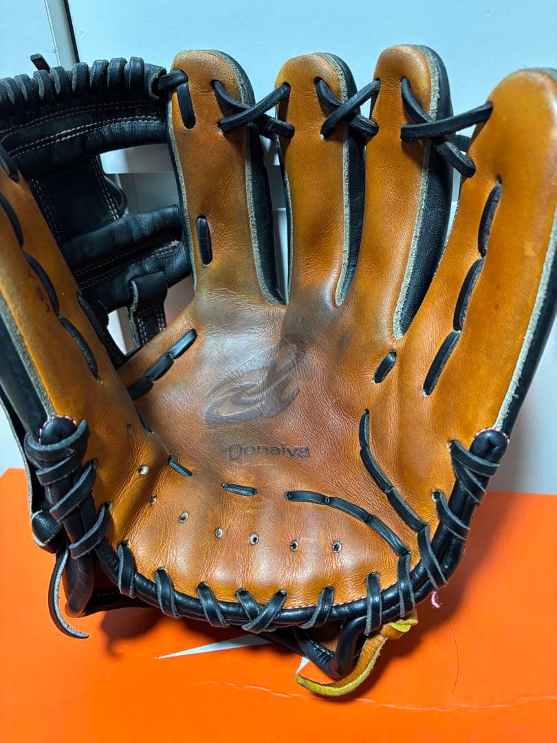 ドナイヤ　軟式用グローブ　山田哲人モデル
