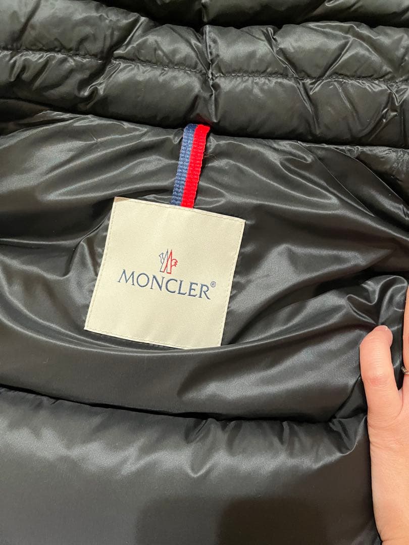 Moncler フード付きダウンジャケット ブラック