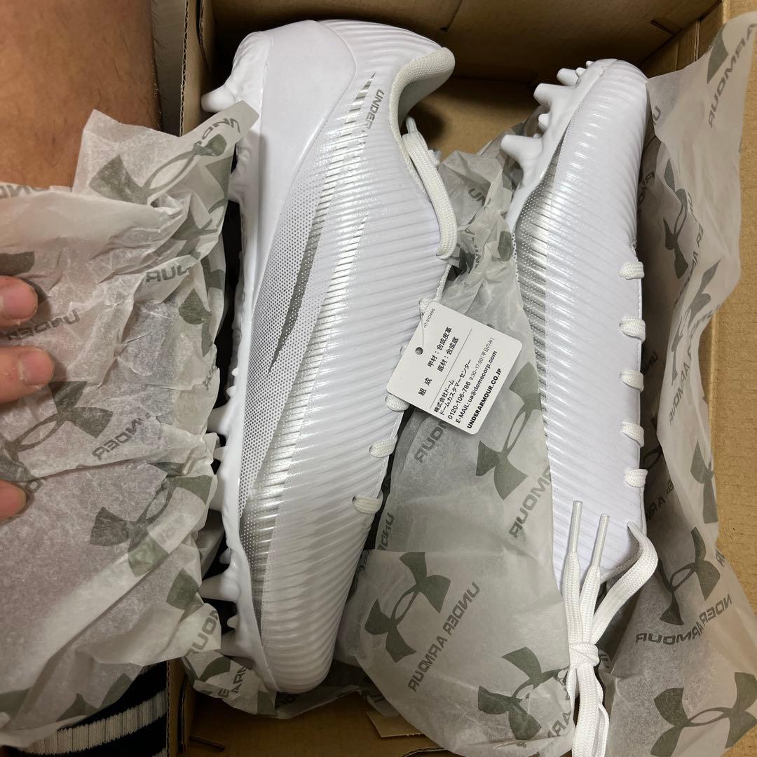 Under Armour ホワイト スパイクシューズ