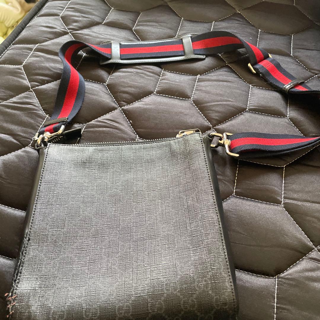 い*ら様 ブラック ショルダーバッグ ジッパーポケット付き