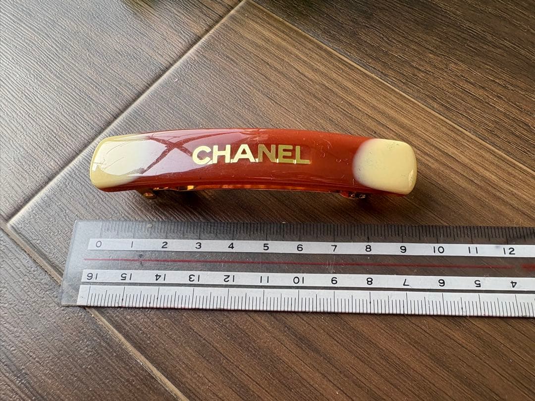 CHANEL シャネル　ロゴ入り　髪留め　バレッタ