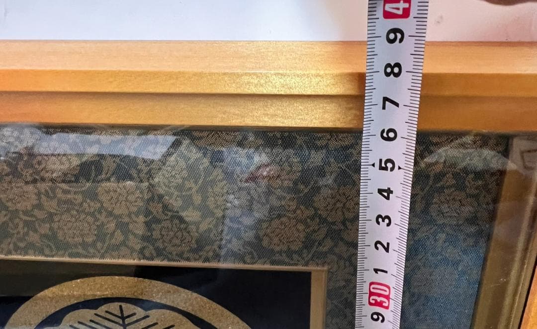 特注 家紋 丸に右三階松 ラメチップゴールド 金属製