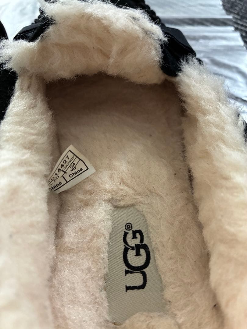 UGG ダコタ ブラック モカシン