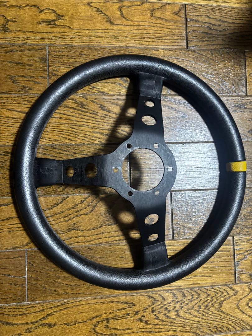 momo ステアリングホイール 350mm 黒