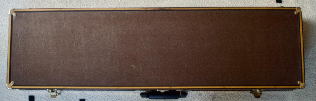 三線　沖縄　本皮強化張り 爪、ハードケース付　三味線　送料込み