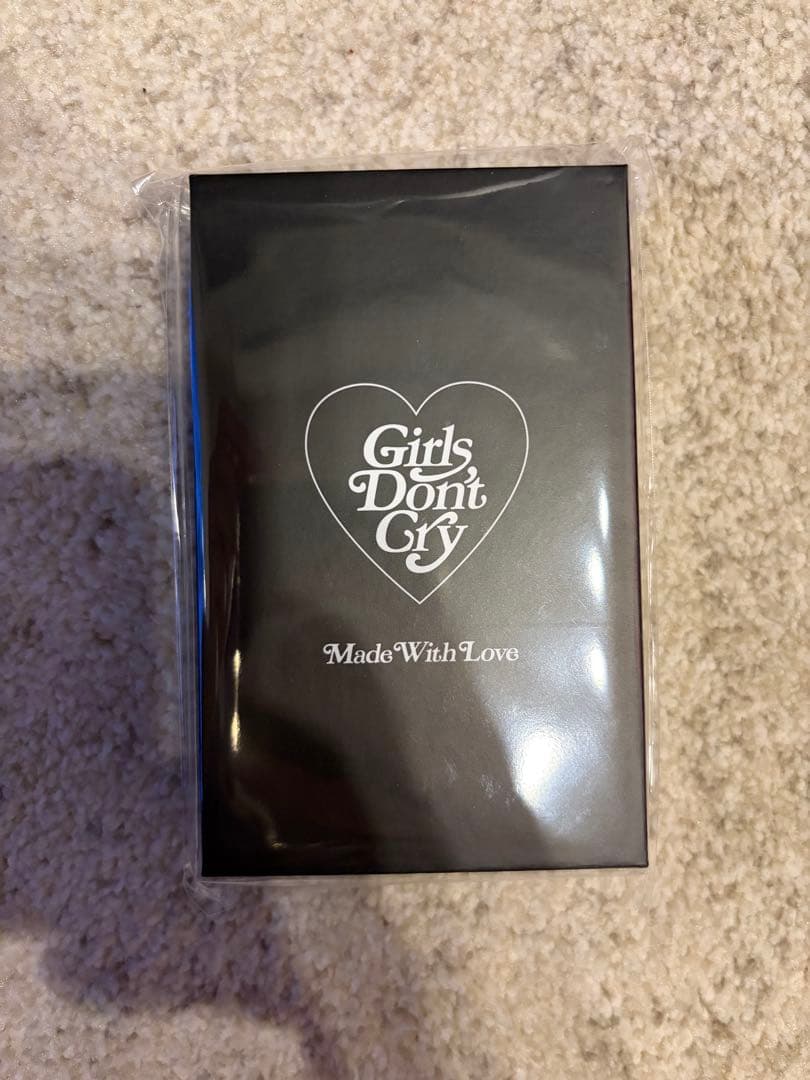 小物 GIRLS DON'T CRY PATTERN KEYRING