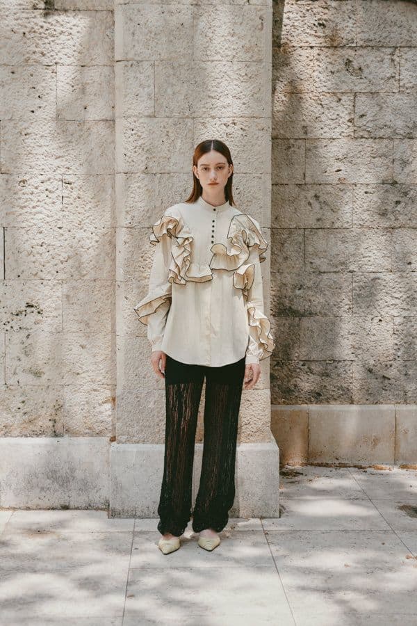 年末セール Eaphi FEELING FRILLS BLOUSE