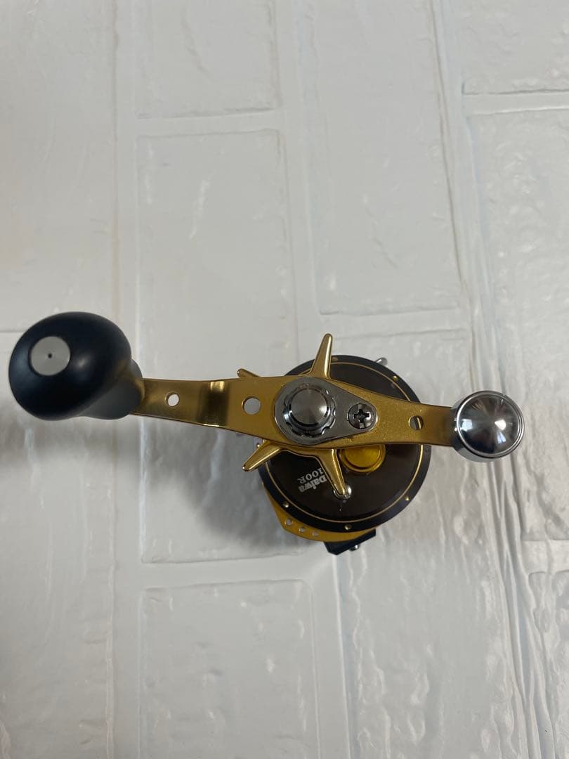 デジタル表示 両軸リール ゴールド/ブラック