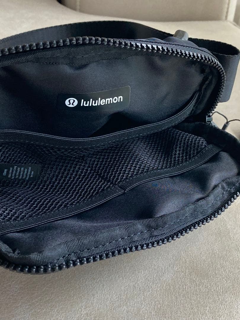 【新品未使用タグ付き】ディズニー x ルルレモン ベルトバッグ 1L ミッキー