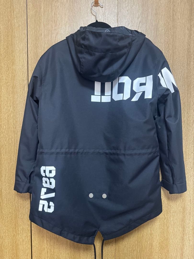 【セール中】【newroll】スノボーウェア 上下セット Sサイズ