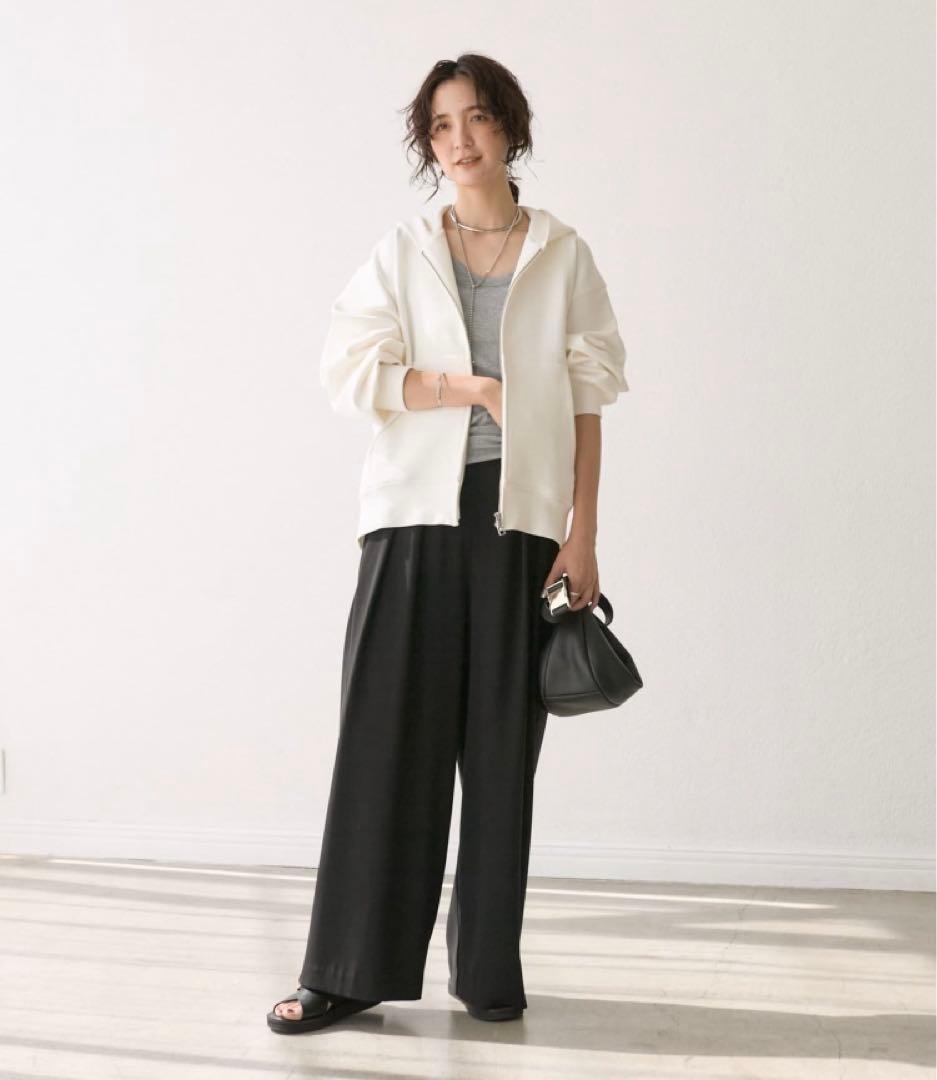 美品☆RIVE DROITE カーブボディバッグ レザー　ブラック　リヴドロワ