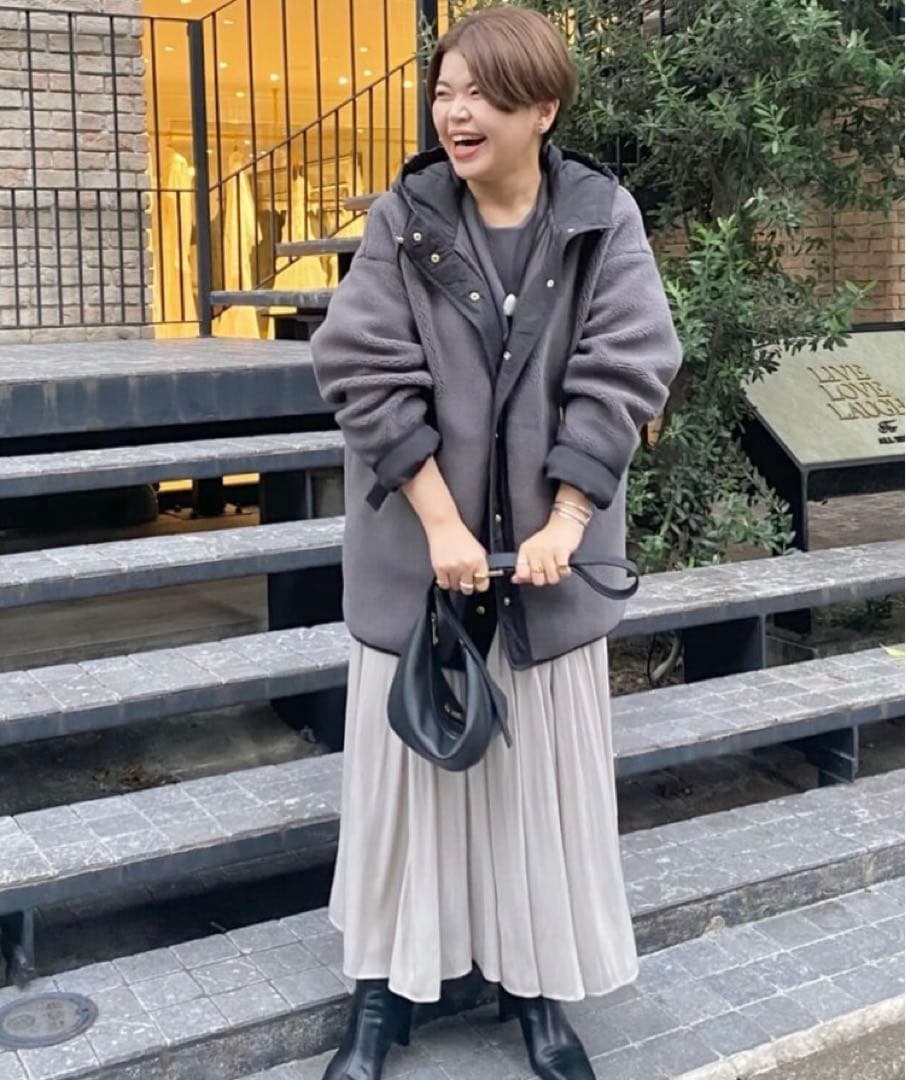 美品☆RIVE DROITE カーブボディバッグ レザー　ブラック　リヴドロワ