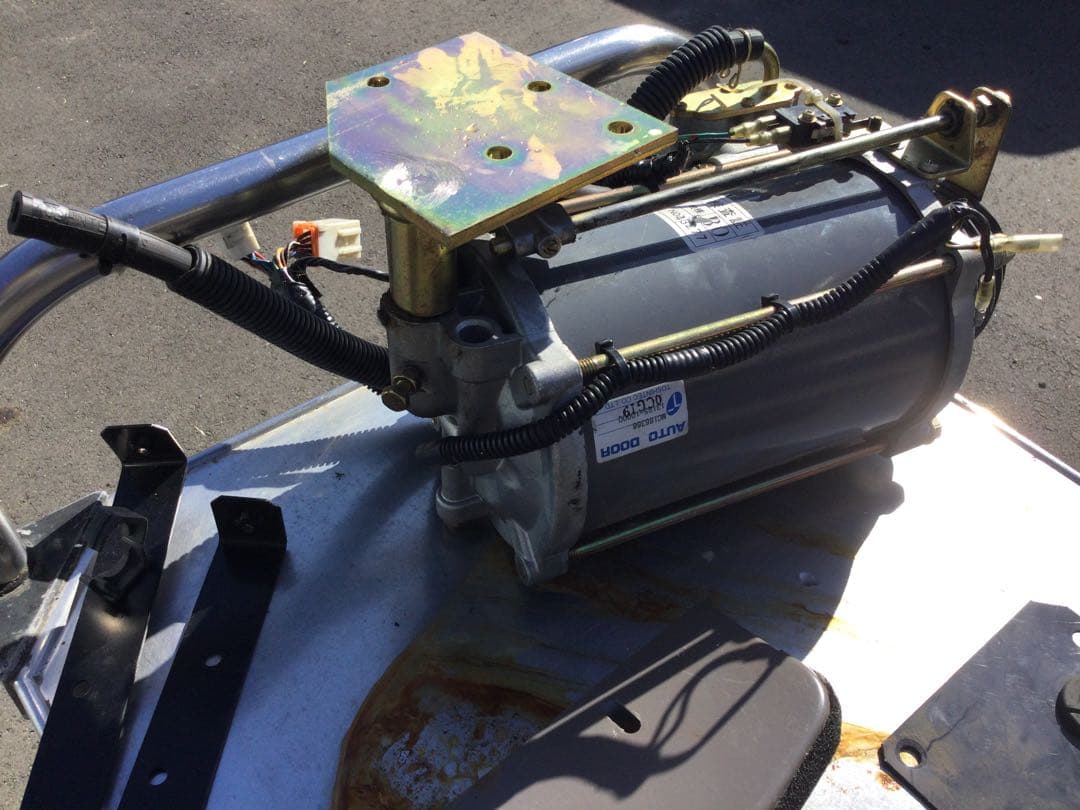 マイクロバス　ローザー　フソウ　部品　自動ドア