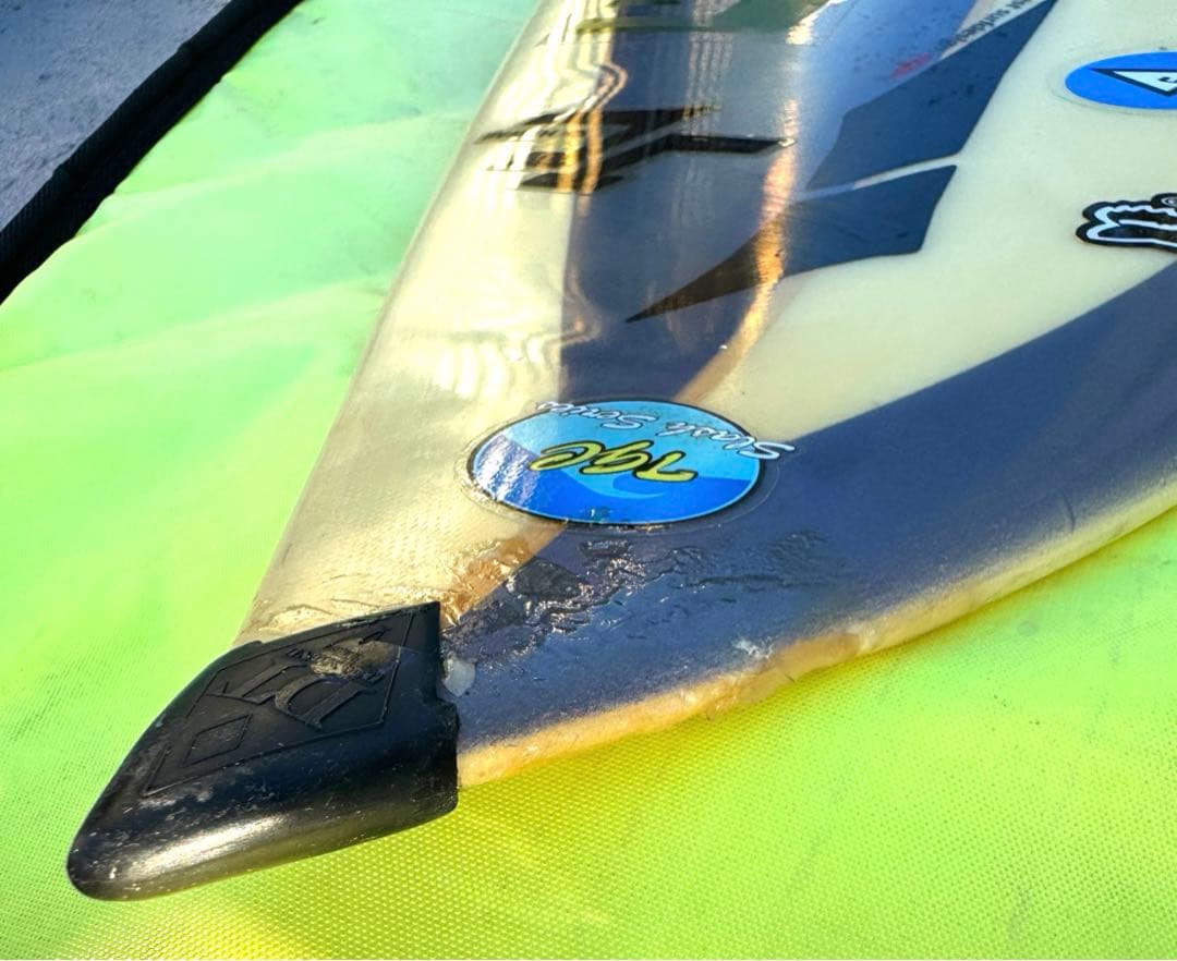 ショート用サーフボード　スカッシュテール　トライフィン　ケース付