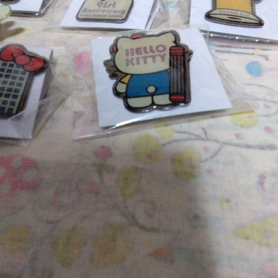 未使用　ハローキティ 文化服飾学院　ピンバッジ 6個セット