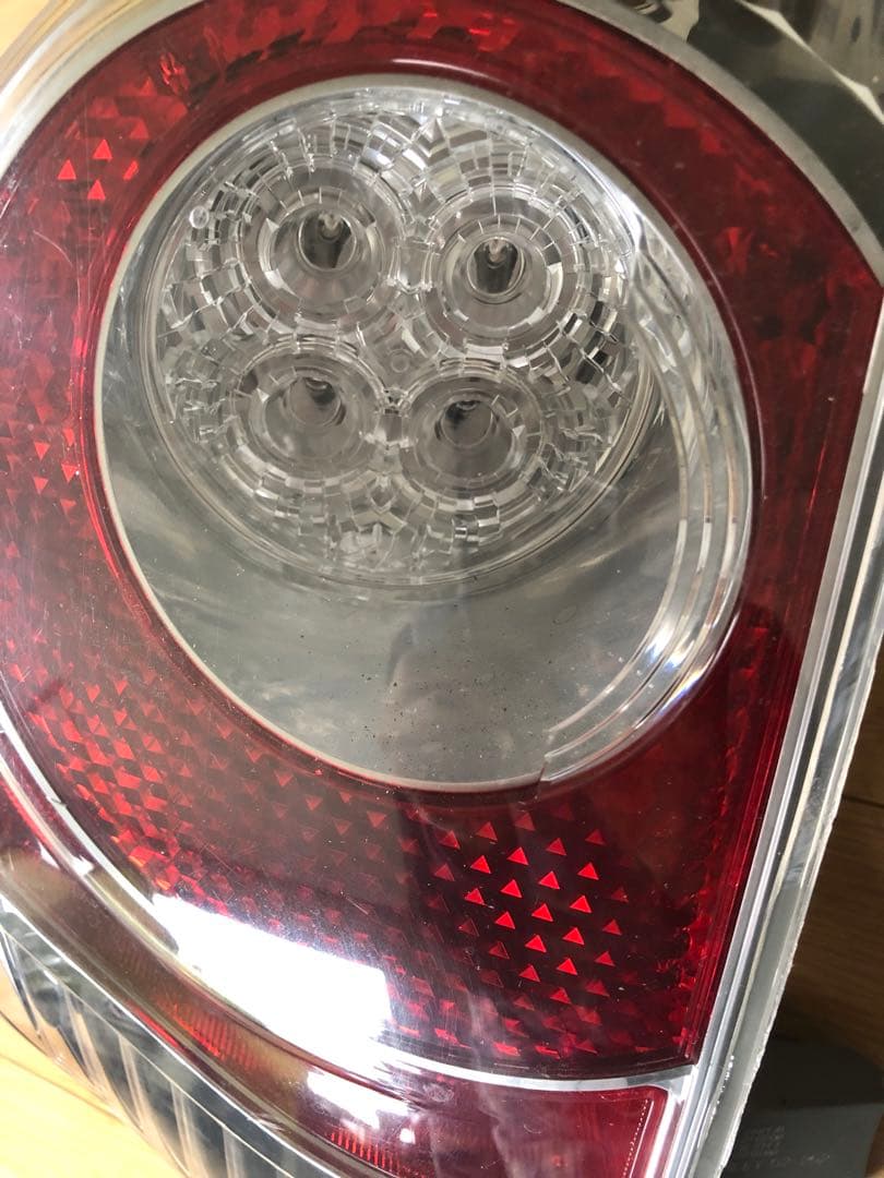 アクアNHP10前期テールランプ