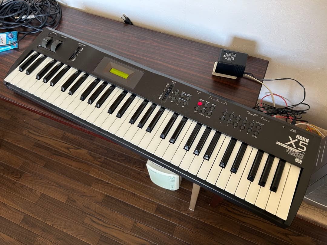 KORG X5 シンセサイザー 61鍵　MIDIキーボード