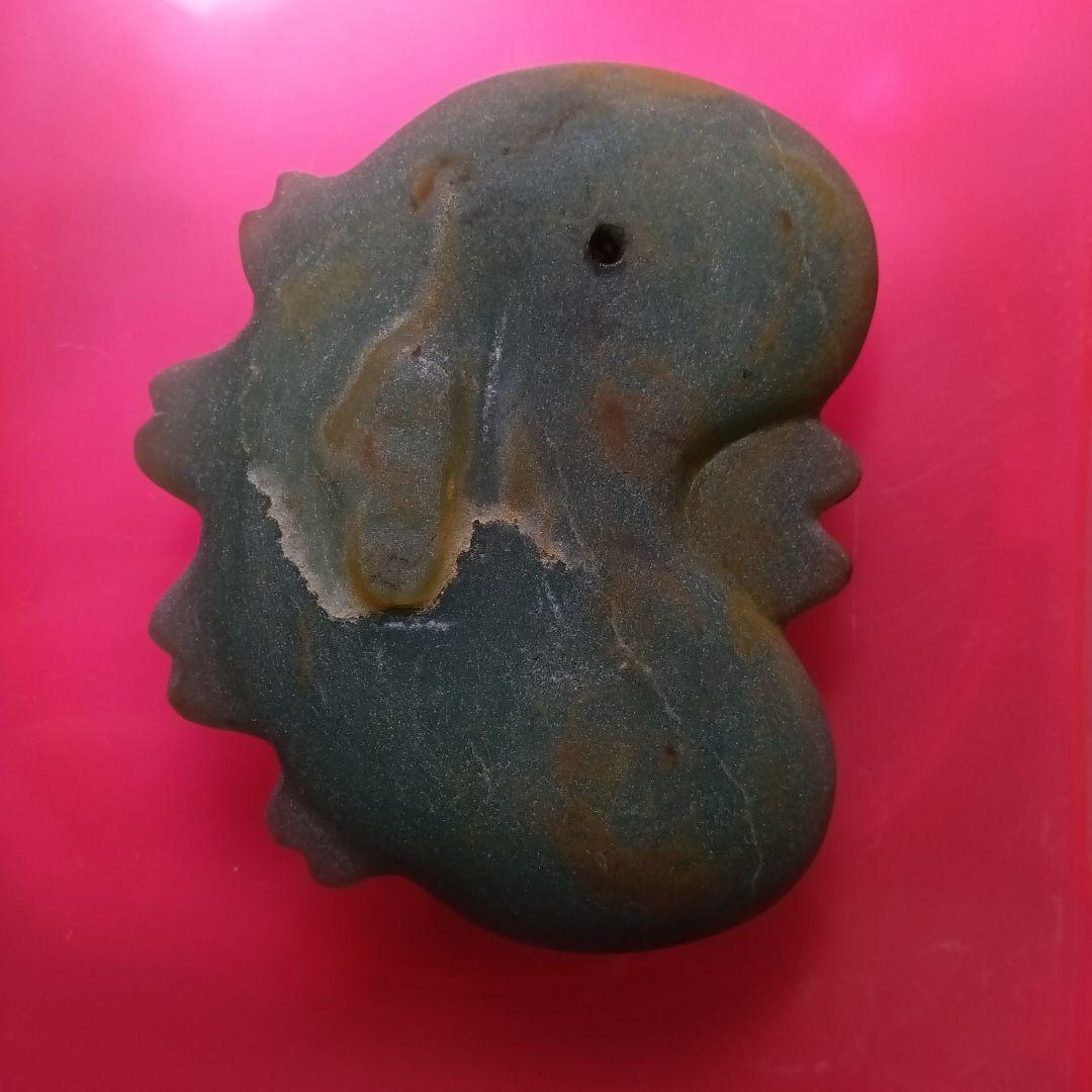 竹田城で御座います。緑色の特大円形子持勾玉　　　勾玉史料　古墳文化副葬品