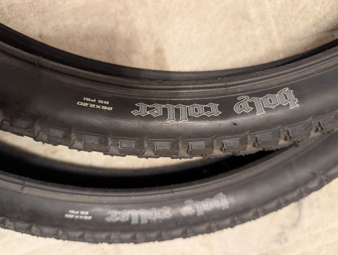 VELOCITY CLIFFHANGER＋MAXXIS HOLY ROLLER