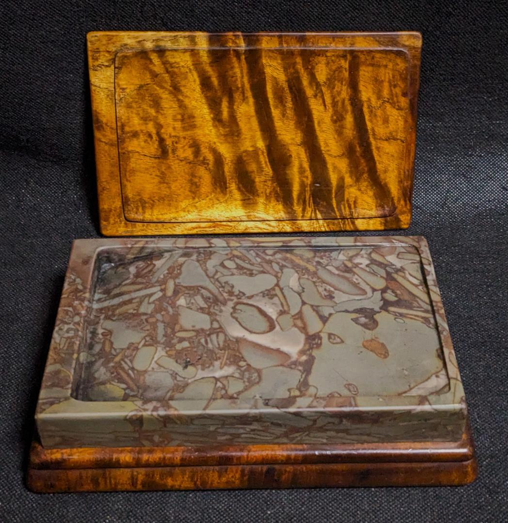 【豆斑玉石の古硯　清代】◆茶紫の豆斑美石◆珍品◆黄楊木の天地蓋◆七吋位◆魯硯