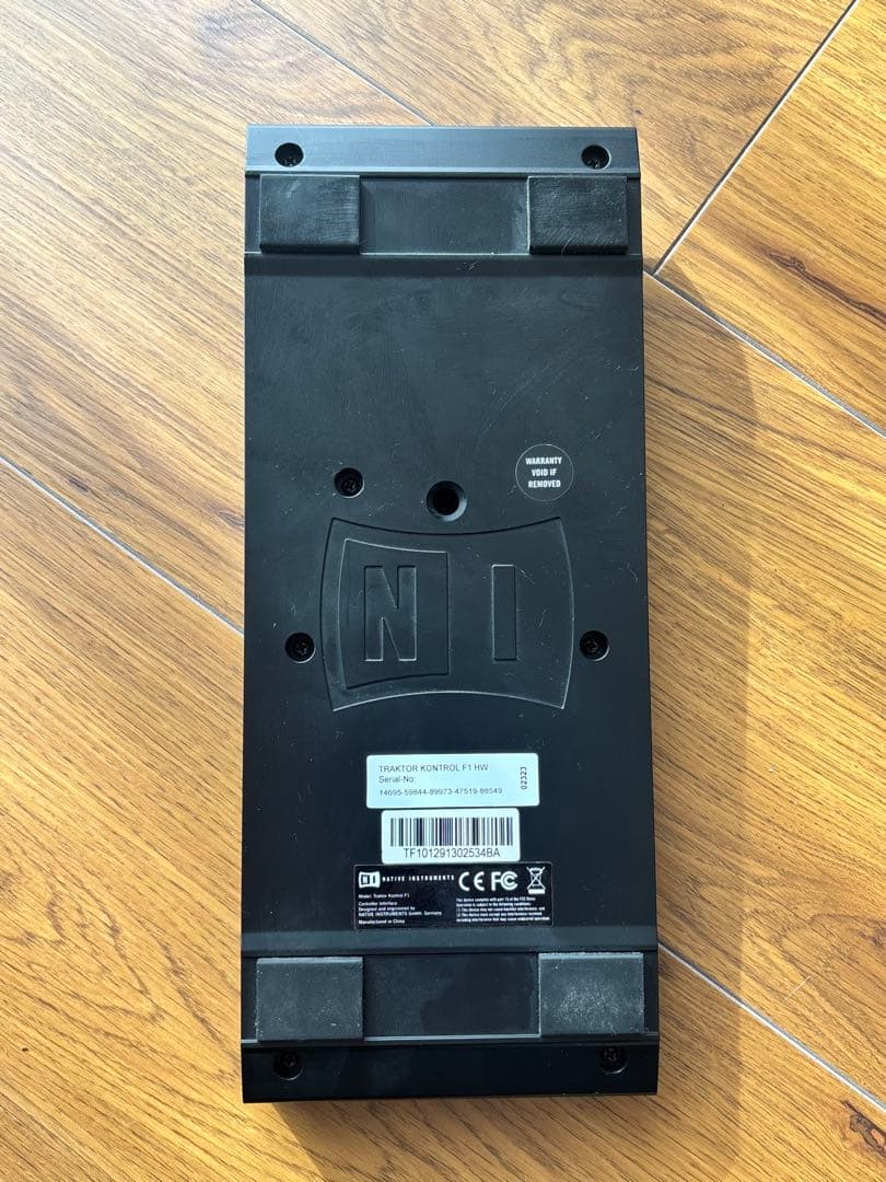 TRAKTOR KONTROL F1 DJコントローラー