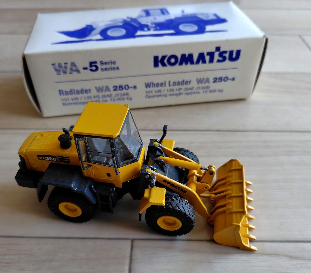 Komatsu WA 250-6 ミニカー 1/50